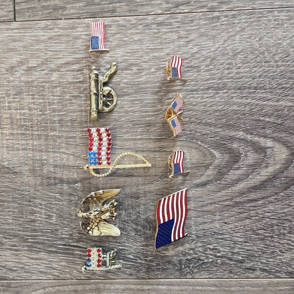 Lot of 9 Vintage American Brooches & Pins
